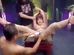 08689,A woman in serious agony
