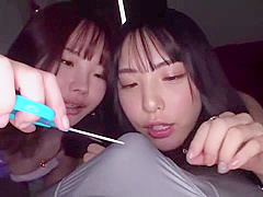 09214,Erotic woman who feels and writhes