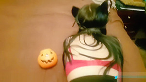 Adolecente Putita baila de gata y mamada termina en la boca (HALLOWEEN)