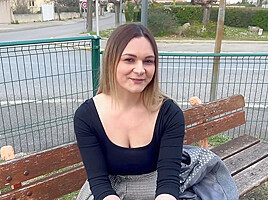 Alice, 30 years old, secretary in Grenoble!