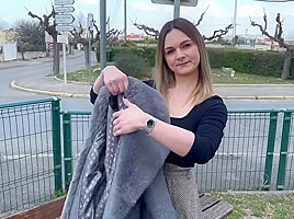 Alice, 30 years old, secretary in Grenoble!