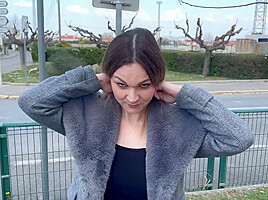 Alice, 30 years old, secretary in Grenoble!