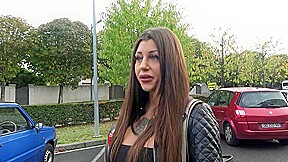 Amanda, 22, runs a luxury perfume store in Lyon!