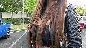 Amanda, 22, runs a luxury perfume store in Lyon!