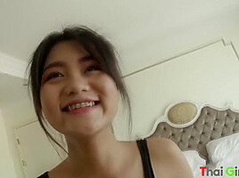 Amateur Thai whore loves fucking foreign men