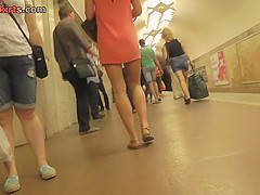 Amateur auburn girl shows g-string in candid upskirts