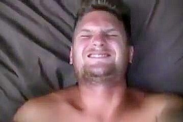 Amateur gay dude eating cum