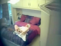 Amateur masturbates her pussy after a shower