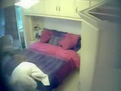 Amateur masturbates her pussy after a shower