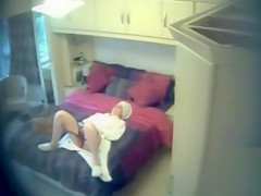 Amateur masturbates her pussy after a shower