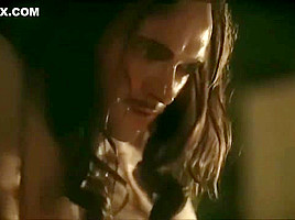 Anna Brewster, Maddison Jaizani - Versailles S01E03
