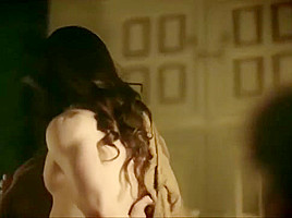 Anna Brewster, Maddison Jaizani - Versailles S01E03