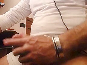BIG UNCUT DICK SHOOT BIG LOAD