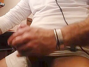 BIG UNCUT DICK SHOOT BIG LOAD
