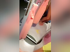 Babe Spreads Her Legs To Get Fucked