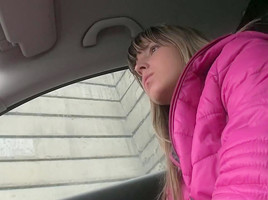 Babe offers her wet beaver