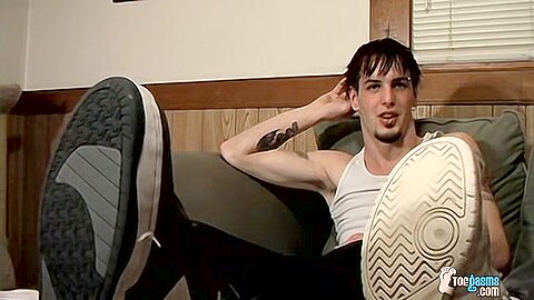Barefoot Buddies Beat Off - Axel And Billy da Kidd