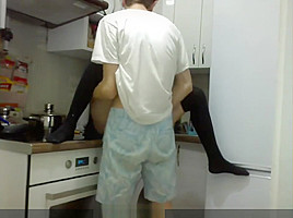 Beautiful girl gave herself to the drisch in the kitchen