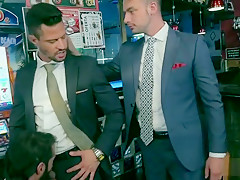Big dick gay threesome with cumshot