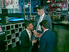 Big dick gay threesome with cumshot