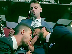 Big dick gay threesome with cumshot