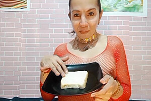 Bigcock Transgender Tossing Cum On A Bread