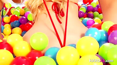 Bikini Babes Get Horny