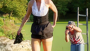 Bizarre Skank Urinating