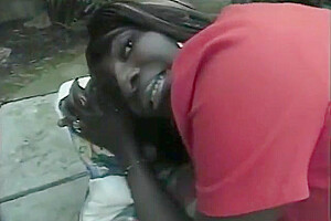 Black Beautiful Tranny Is Ready To Get Naked And Give Blowy Outdoors