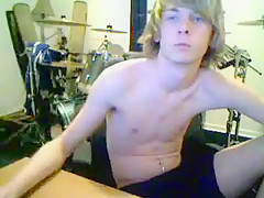 Blond Drummer