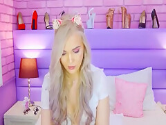 Blonde Babe Teases Her Clit And Moan