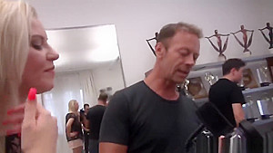 Blonde Chick Pleasing Cocks With Mouth In Gang Bang