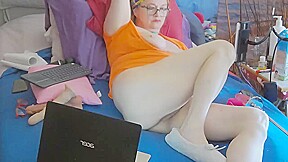 CHubby German mature on cam