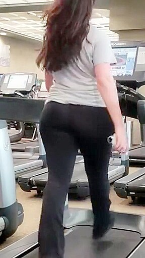 Candid Arabic Gym Booty in Motion
