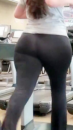 Candid Arabic Gym Booty in Motion