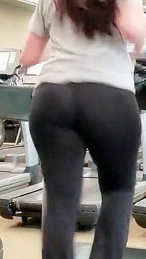 Candid Arabic Gym Booty in Motion