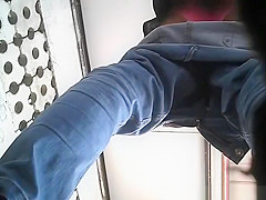 Chinese women caught pissing