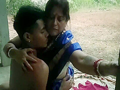Chubby Aunty Sex In Forest!! Big Cock Thief Fuck And Make Her Cum!!!