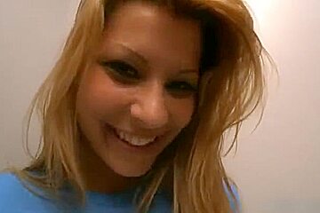 Cindy Hope lascivious in elevator pov