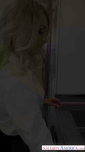 Closing the Deal - VR Porn starring Natalia Starr - NaughtyAmericaVR