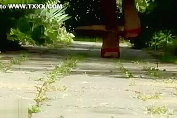 Comely slut is sucking cock in outdoor