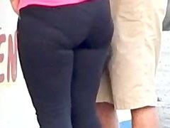 Culoncita en licra negro y Cameltoe rico