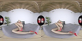 Curvy Blonde Babe Candy Rubbing Her Shaved Pussy And Posing Her Sexy Feet