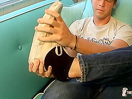 Cute Colby Cums On Himself - Colby Bonds