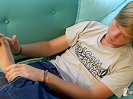 Cute Colby Cums On Himself - Colby Bonds