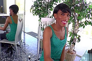 Cute ebony tranny tugs off her hard cock
