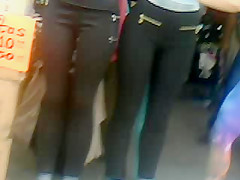 De compras: culona en spandex II