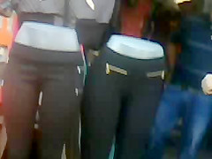 De compras: culona en spandex II