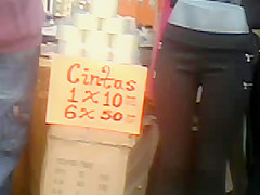 De compras: culona en spandex II