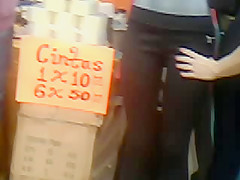 De compras: culona en spandex II